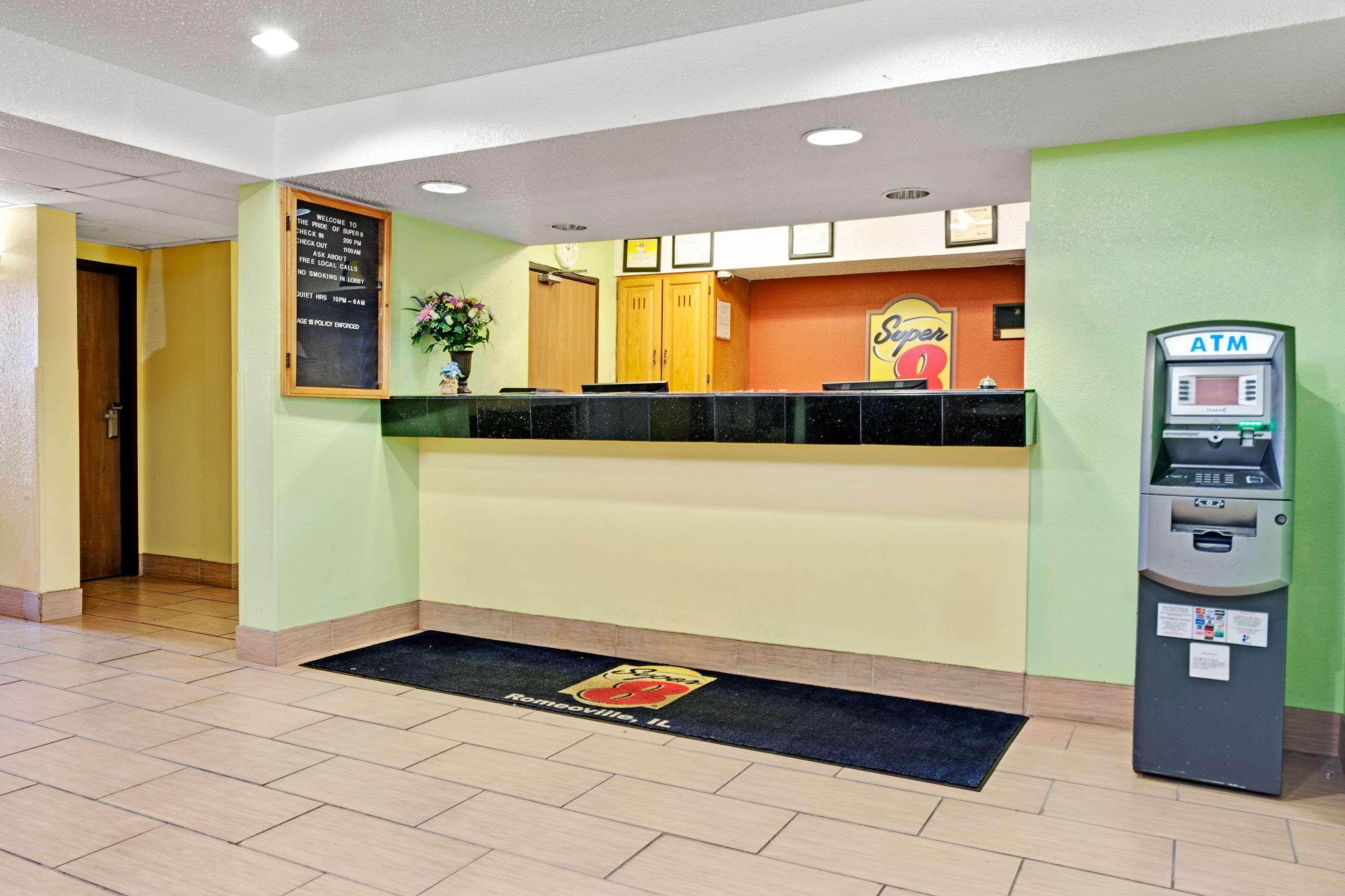Super 8 By Wyndham Romeoville Bolingbrook Екстер'єр фото