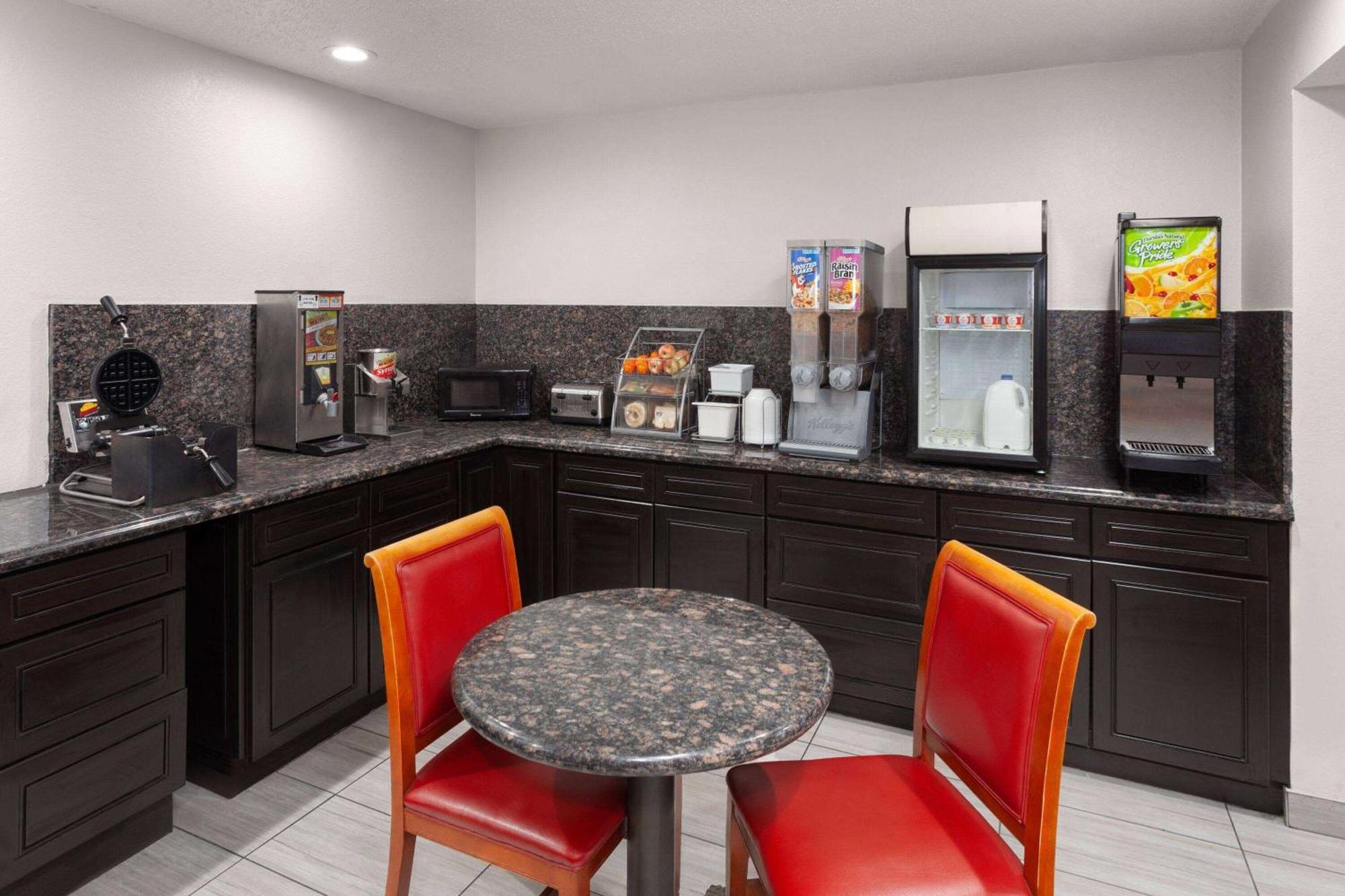 Super 8 By Wyndham Romeoville Bolingbrook Екстер'єр фото