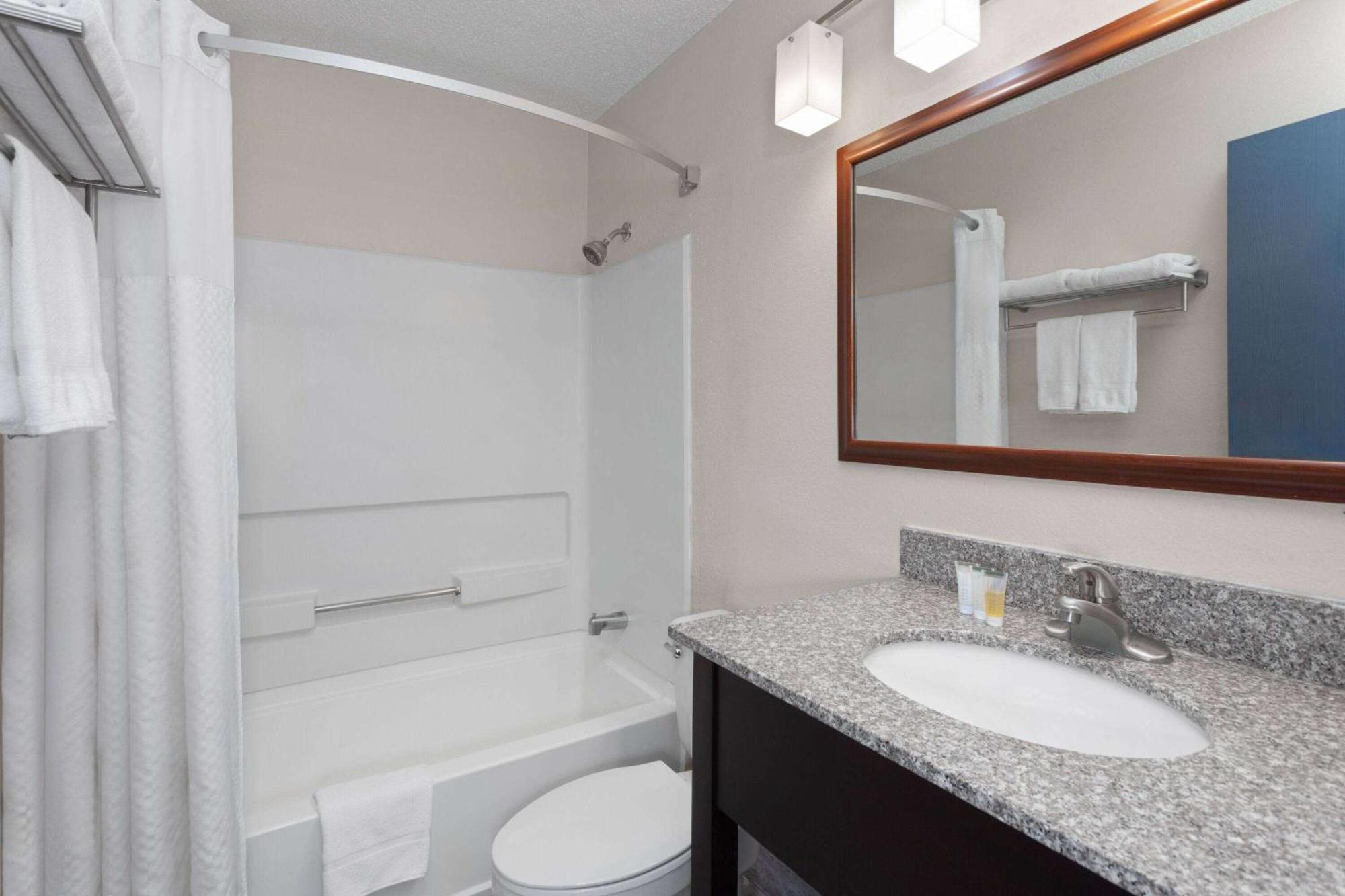 Super 8 By Wyndham Romeoville Bolingbrook Екстер'єр фото