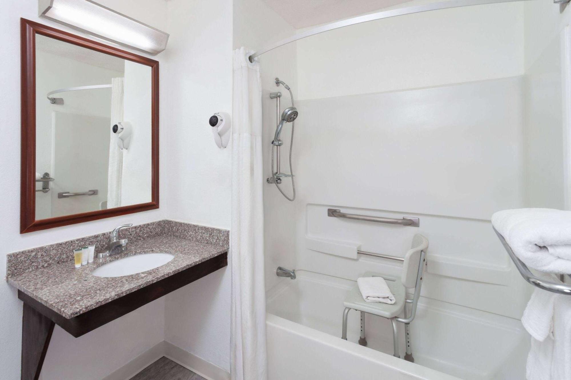 Super 8 By Wyndham Romeoville Bolingbrook Екстер'єр фото