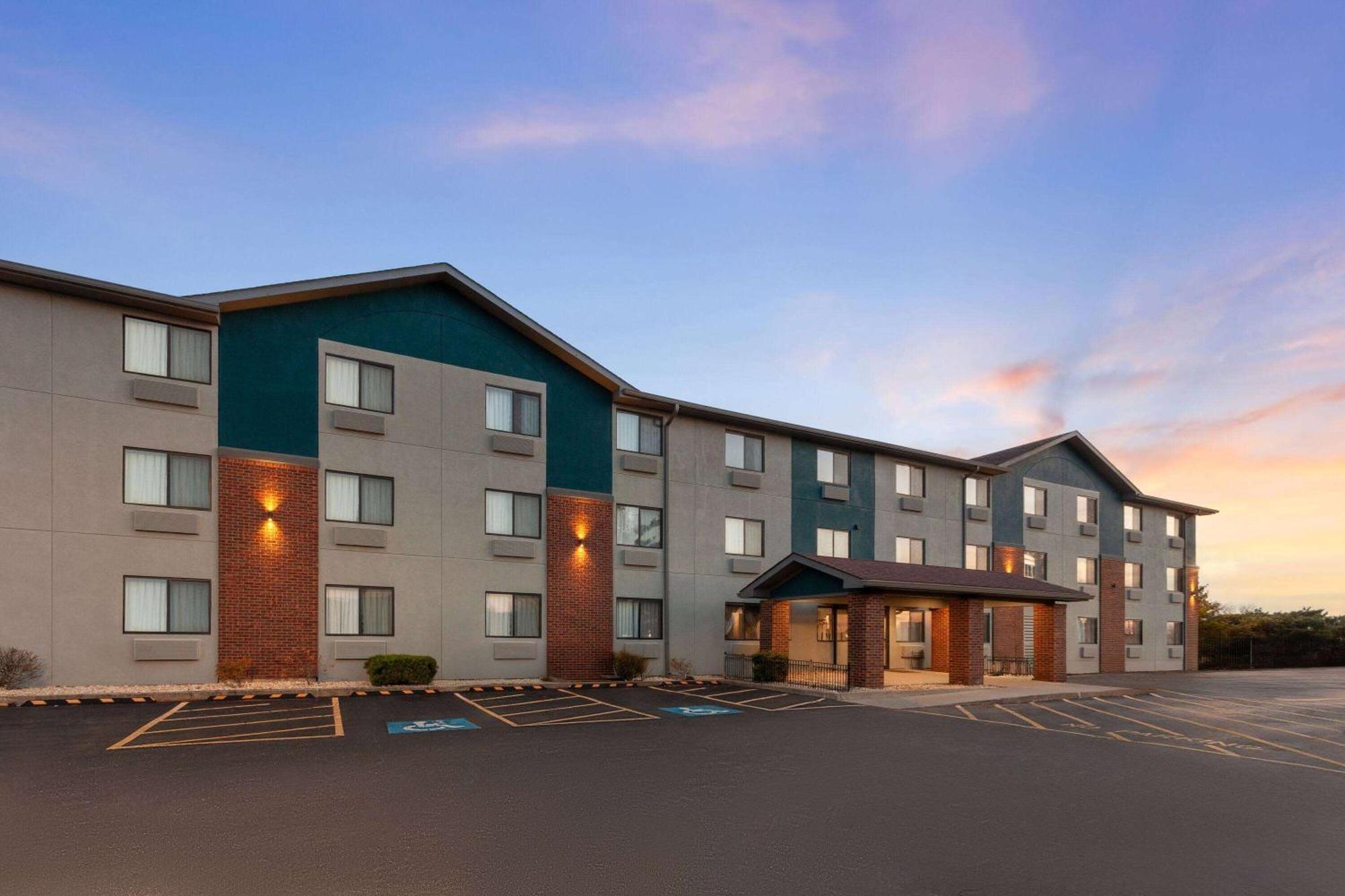 Super 8 By Wyndham Romeoville Bolingbrook Екстер'єр фото