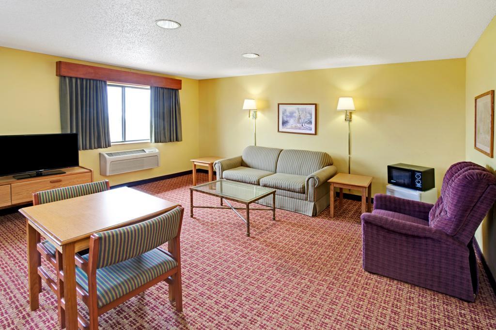 Super 8 By Wyndham Romeoville Bolingbrook Екстер'єр фото