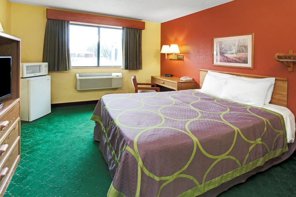 Super 8 By Wyndham Romeoville Bolingbrook Екстер'єр фото
