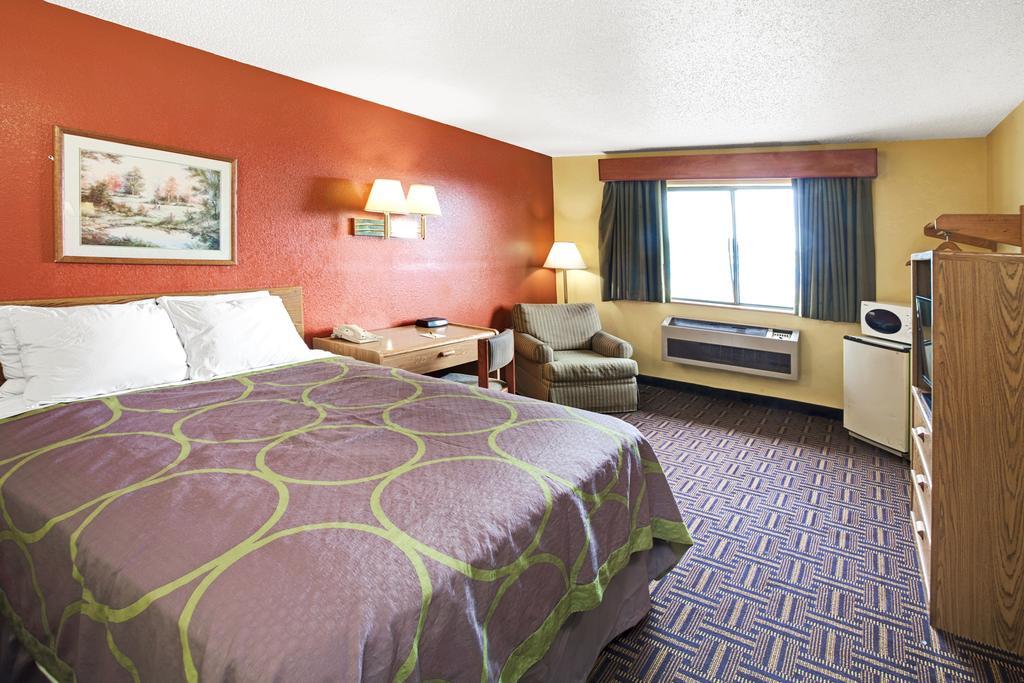 Super 8 By Wyndham Romeoville Bolingbrook Екстер'єр фото